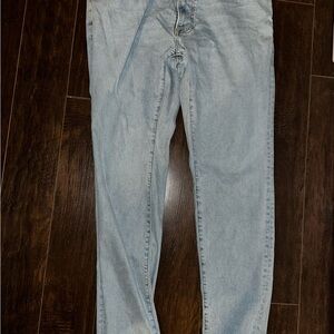 Never worn Abercrombie & Fitch Men's Light Wash Relaxed Jeans
